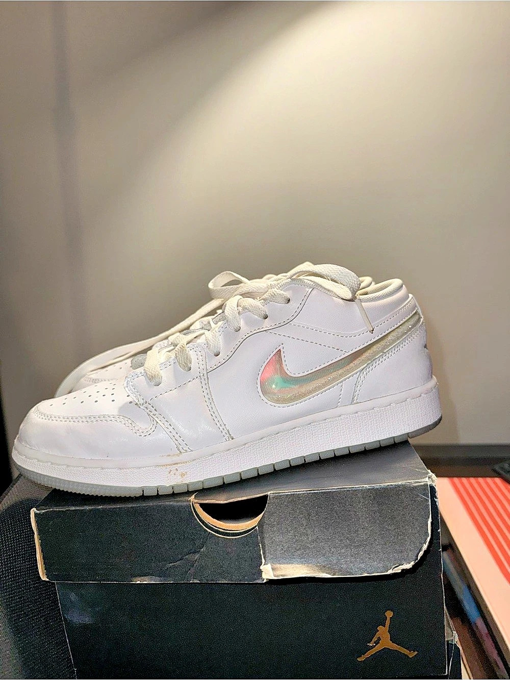 Jordan Air Jordan 1 Low SE GS 'Glitter Swoosh' Sneakers in White
